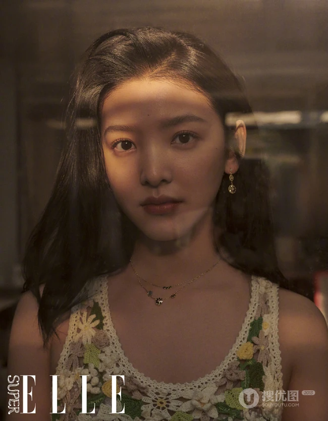章若楠化身时尚达人多套服饰穿着登elle杂志写真图片