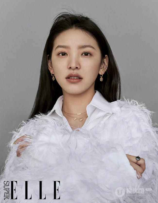 章若楠化身时尚达人多套服饰穿着登elle杂志写真图片