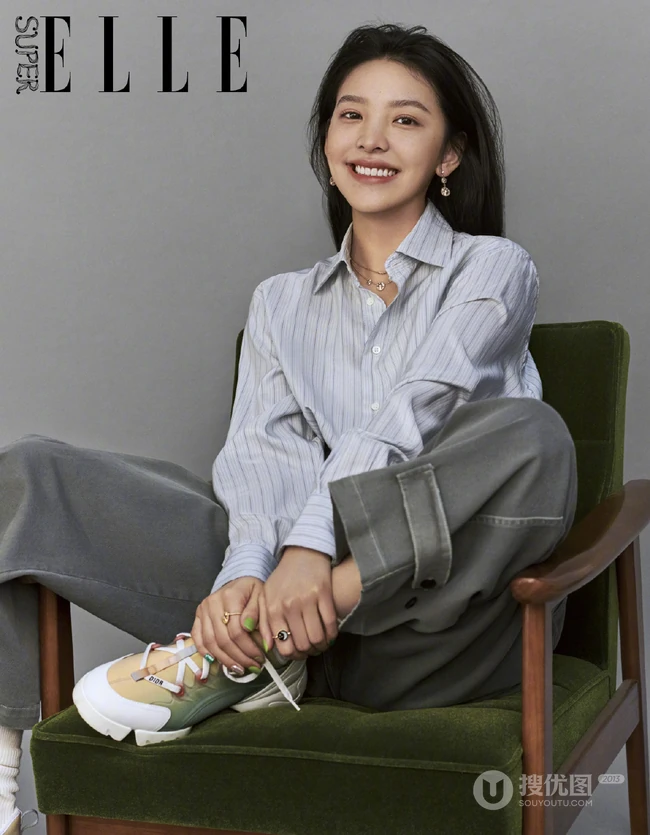 章若楠化身时尚达人多套服饰穿着登elle杂志写真图片