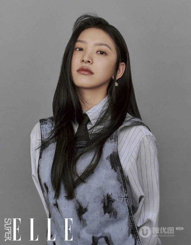 章若楠化身时尚达人多套服饰穿着登elle杂志写真图片