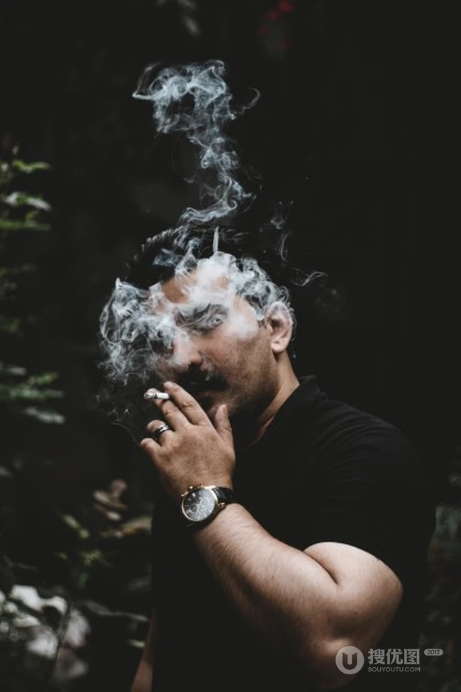 欧美男人抽烟图片 第3张