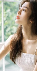 白色公主裙绝美美背女生落地窗前气质唯美优雅写真图片
