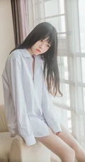 白色男友衫魅力，清新清新浅粉小女生桜桃喵的线条感肉丝气质写真集
