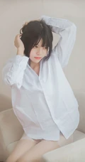 白色男友衫魅力，清新清新浅粉小女生桜桃喵的线条感肉丝气质写真集