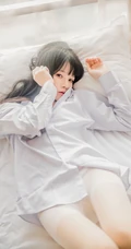 白色男友衫魅力，清新清新浅粉小女生桜桃喵的线条感肉丝气质写真集