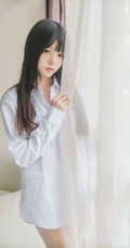 白色男友衫魅力，清新清新浅粉小女生桜桃喵的线条感肉丝气质写真集