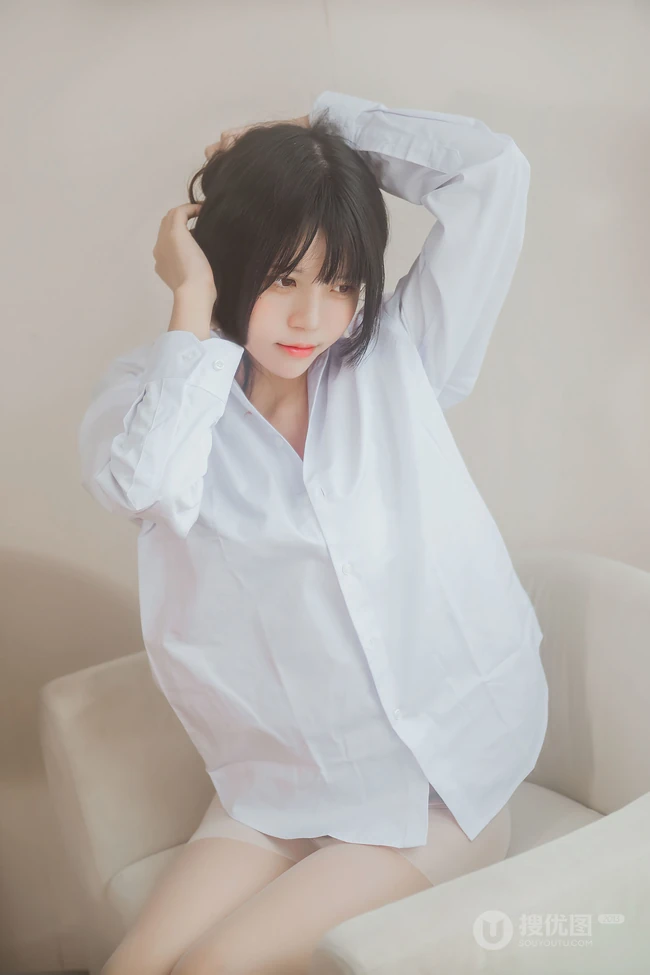白色男友衫魅力，清新清新浅粉小女生桜桃喵的线条感肉丝气质写真集
