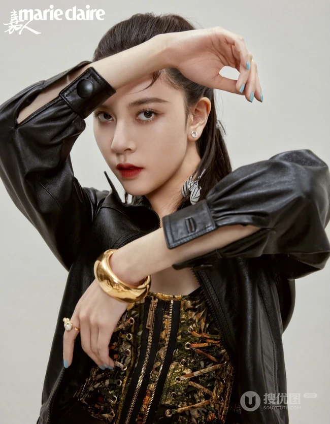 宋妍霏酷而美杂志写真图片，呈现简洁利落，刚柔并济的魅力