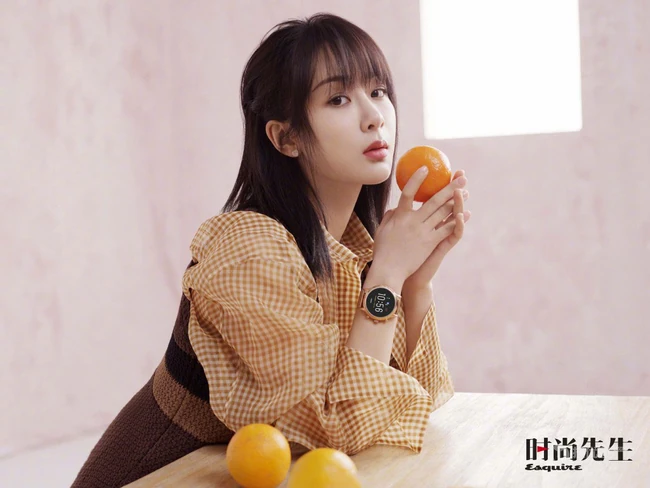 杨紫《时尚先生》温柔恬静春夏黑皮书封面写真大片