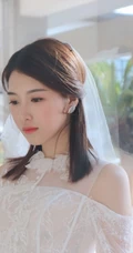 杜雨宸温柔甜美婚纱装造型写真图片