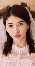 杜雨宸温柔甜美婚纱装造型写真图片
