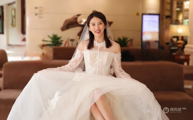 杜雨宸温柔甜美婚纱装造型写真图片