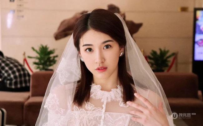 杜雨宸温柔甜美婚纱装造型写真图片