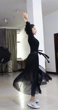 古力娜扎晒练习舞蹈时黑衣黑裙灵动优雅美美照片