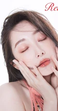 蒋梦婕卷发发型搭配多套服饰气质时尚杂志写真图片