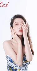 蒋梦婕卷发发型搭配多套服饰气质时尚杂志写真图片