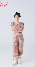 蒋梦婕卷发发型搭配多套服饰气质时尚杂志写真图片