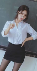 网红女生黑川气质深袜短裙在教室里cos气质眼镜女老师写真图集