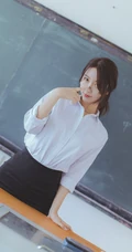 网红女生黑川气质深袜短裙在教室里cos气质眼镜女老师写真图集