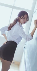 网红女生黑川气质深袜短裙在教室里cos气质眼镜女老师写真图集