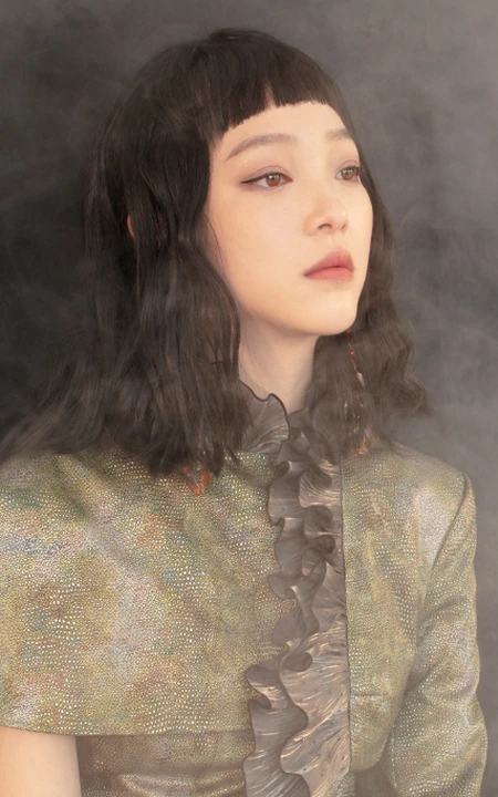 何杜娟个性非主流齐刘海发型梦幻杂志写真图片