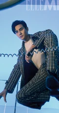 王凯手拿有线电话登《ELLEMEN》杂志帅气复古写真图片