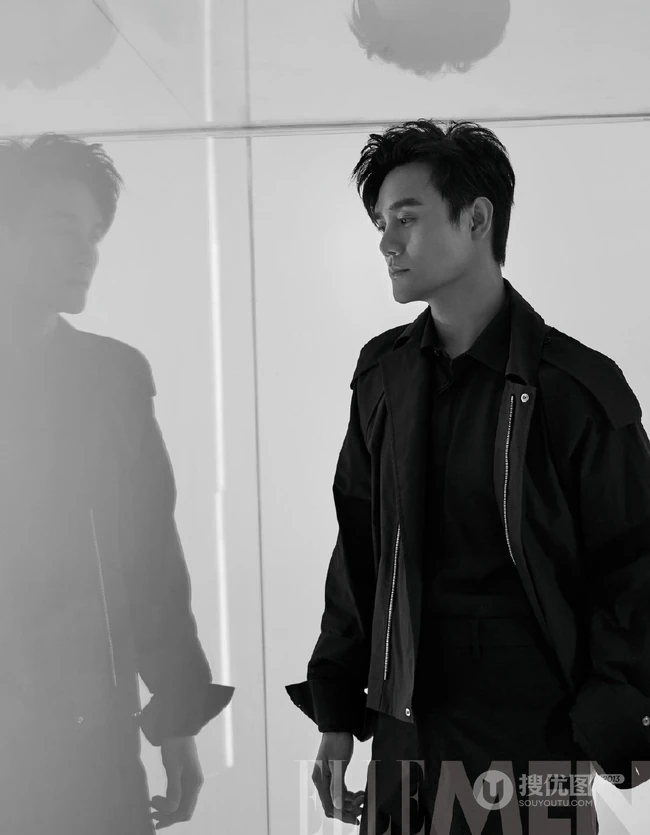 王凯手拿有线电话登《ELLEMEN》杂志帅气复古写真图片