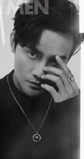 王凯手拿有线电话登《ELLEMEN》杂志帅气复古写真图片