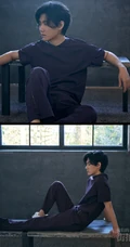 男低音歌手王晰帅气休闲装小白鞋杂志写真图片