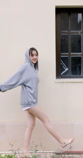 活力十足卫衣短裤元气少女户外清新清新写真图片