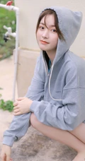 活力十足卫衣短裤元气少女户外清新清新写真图片