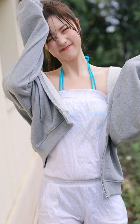 活力十足卫衣短裤元气少女户外清新清新写真图片