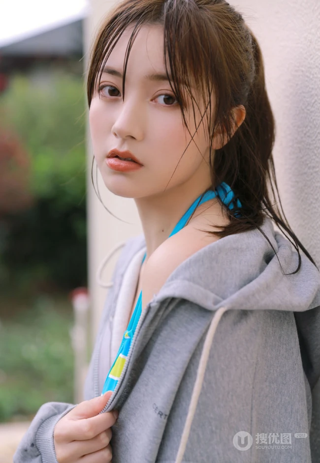 活力十足卫衣短裤元气少女户外清新清新写真图片