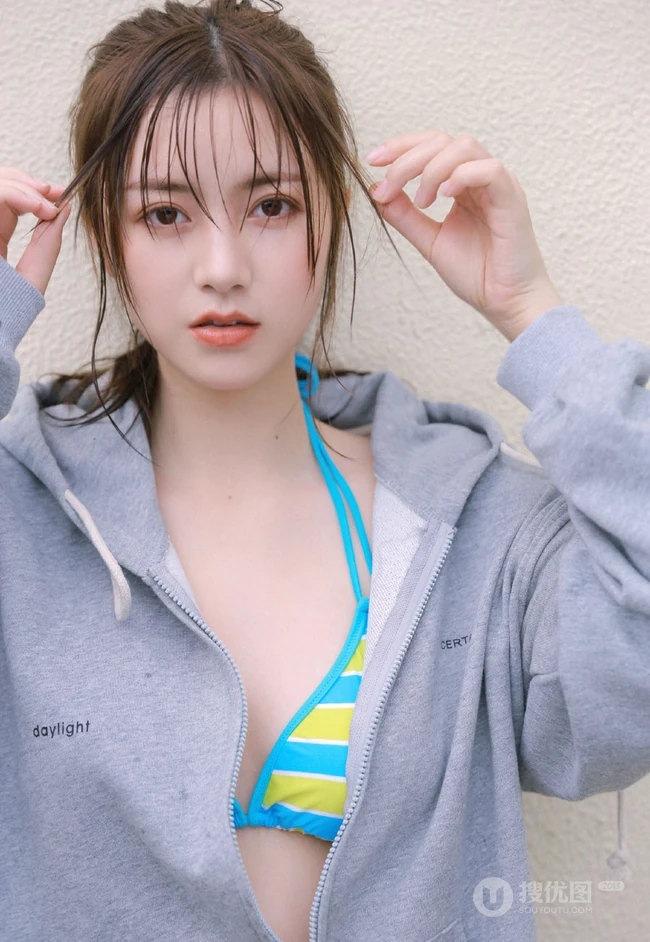 活力十足卫衣短裤元气少女户外清新清新写真图片