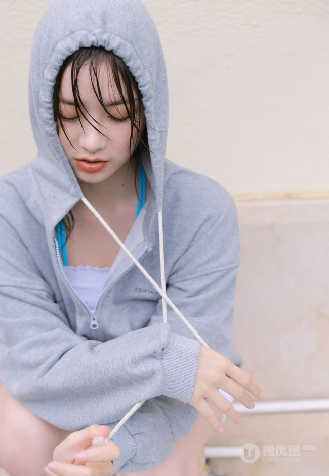 活力十足卫衣短裤元气少女户外清新清新写真图片