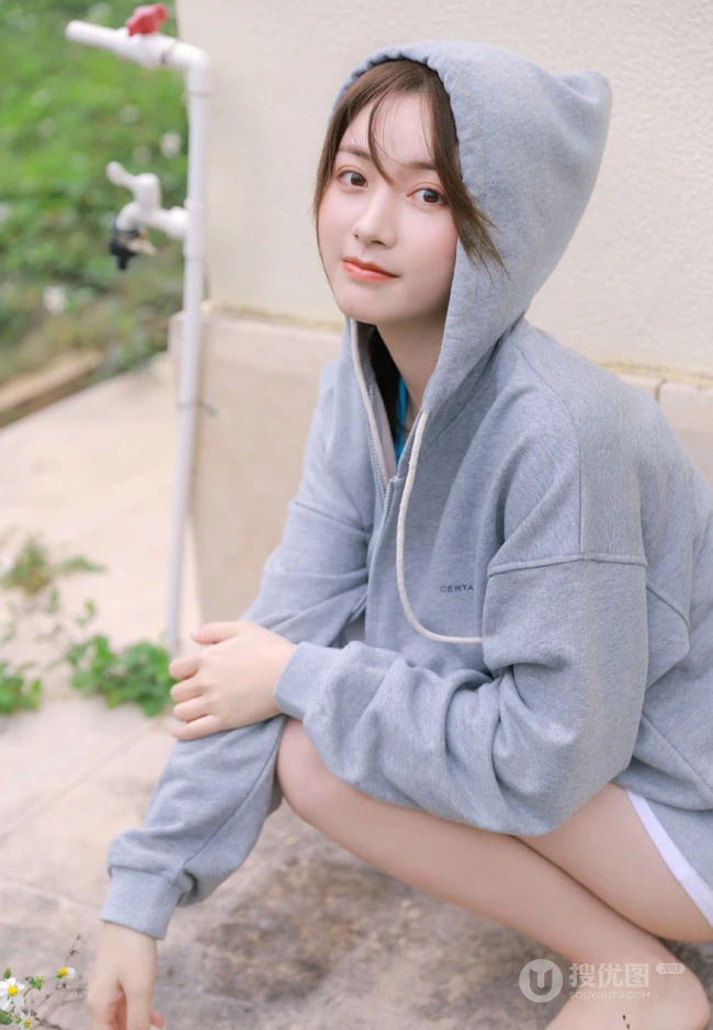 活力十足卫衣短裤元气少女户外清新清新写真图片