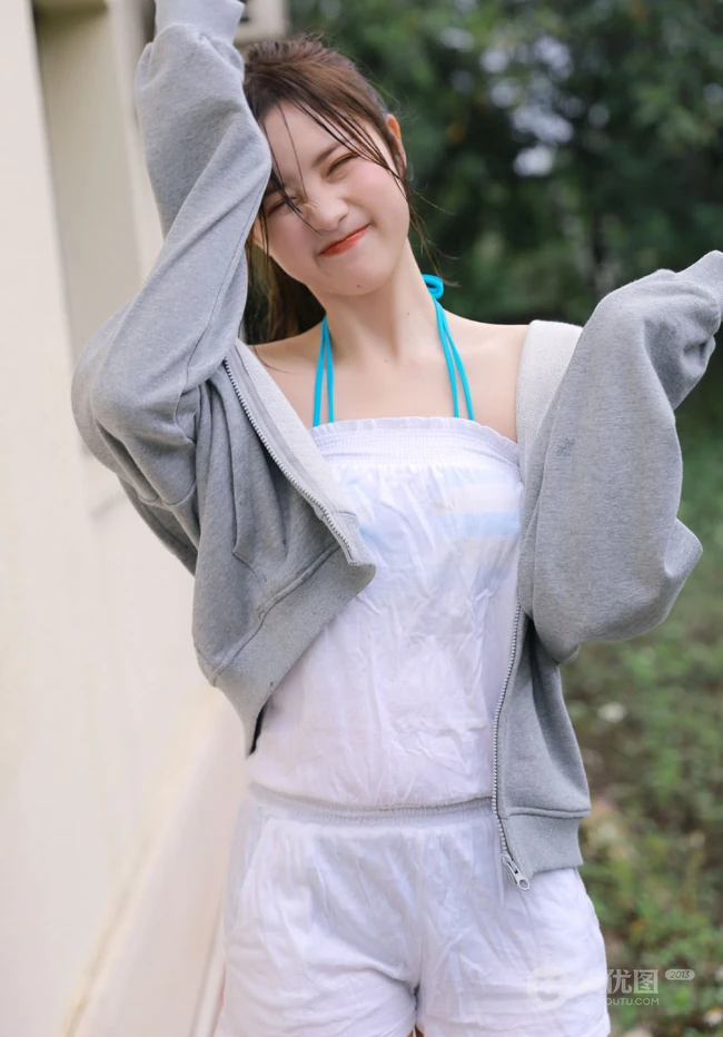 活力十足卫衣短裤元气少女户外清新清新写真图片