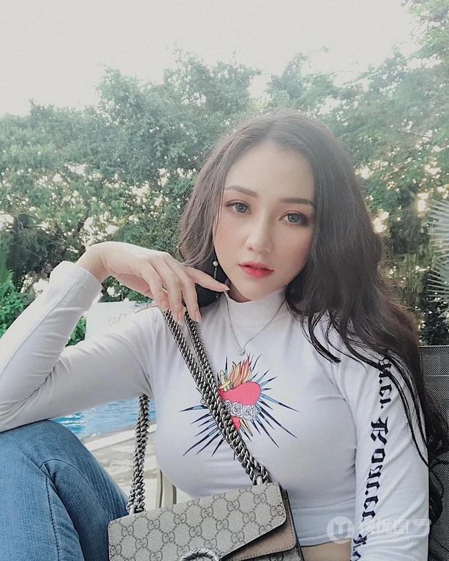 越南白皙水嫩女生妹子吸睛气质身材自拍，写真生活照气质图片