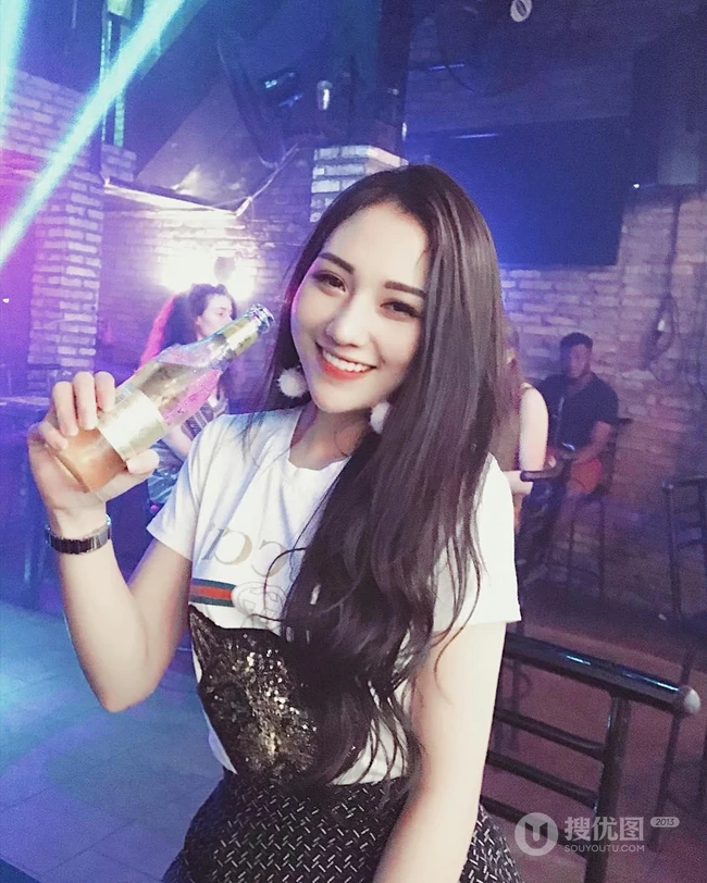 越南白皙水嫩女生妹子吸睛气质身材自拍，写真生活照气质图片