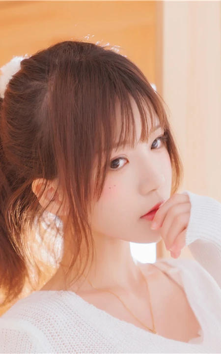 清新可爱线条女生桜桃喵白衣白袜气质夹腿室内写真图片集