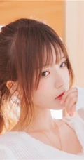 清新可爱线条女生桜桃喵白衣白袜气质夹腿室内写真图片集
