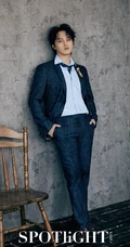 尹正不同服饰成熟魅力写真杂志图片