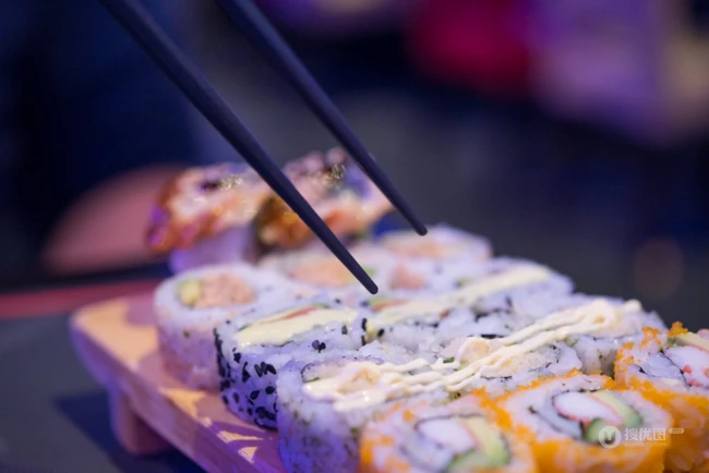 品相和颜色看起来让人很有食欲的各种寿司图片 第9张