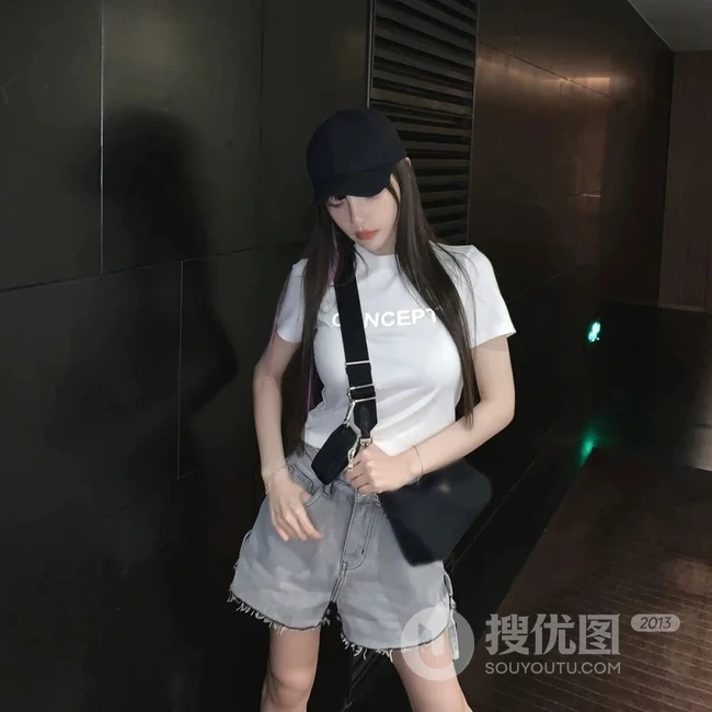 李小璐染发发型齐刘海加丸子头气质生活照显完美纤细线条图片