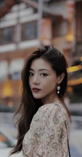 邓家佳长发柔美妩媚动人街拍写真图片