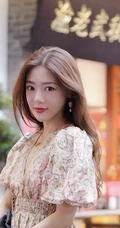 邓家佳长发柔美妩媚动人街拍写真图片