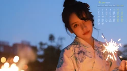 夜幕下玩烟花棒的和服少女，2020年6月美女日历壁纸图片