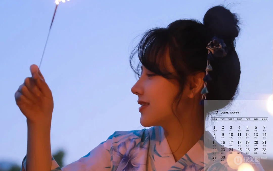 夜幕下玩烟花棒的和服少女，2020年6月美女日历壁纸图片