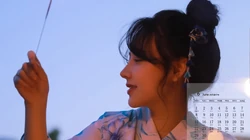 夜幕下玩烟花棒的和服少女，2020年6月美女日历壁纸图片