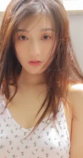 清凉小碎花肩带连体衣长发纯美女生吹风扇室内写真图集